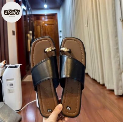 Dép Bản Rộng Móc Ngón Ztown – Tối Giản Nhưng Không Kém Phần Sành Điệu