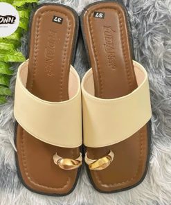 Dép Bản Rộng Móc Ngón Ztown – Tối Giản Nhưng Không Kém Phần Sành Điệu